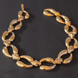 VTG Tear Drop Statement Collar Neck